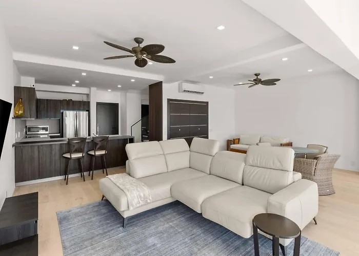 Holiday home Elegant Beachfront Penthouse | Casa Del Mar Delfin
